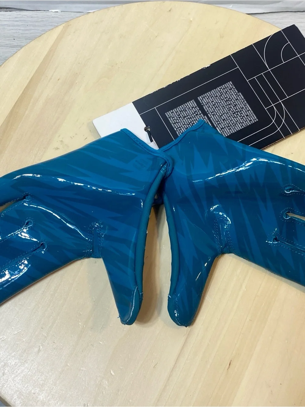 NEW Nike Vapor Jet Women’s Football Gloves – Teal Blue – Size Medium (NWT)